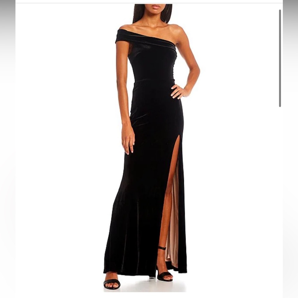 Beautiful. NWT City Studio burgundy,pink lined off shoulder high slit gown Sz 2